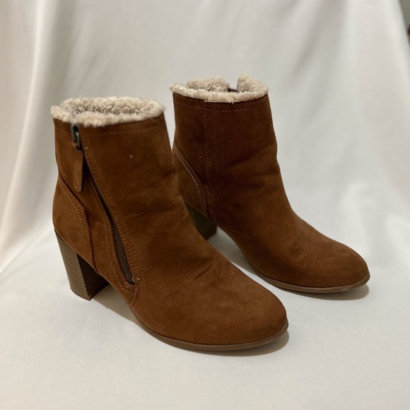 Women’s a new day Tan Suede Zipper Boots - Faux Fur lined - size 8.5 - Picture 4 of 7